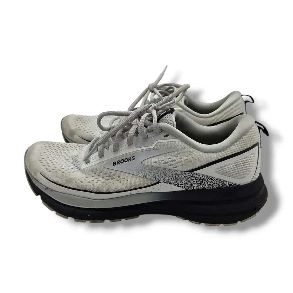 Brooks Trace 3‎ Sneakers Womens 8 White Track Road Running Shoes